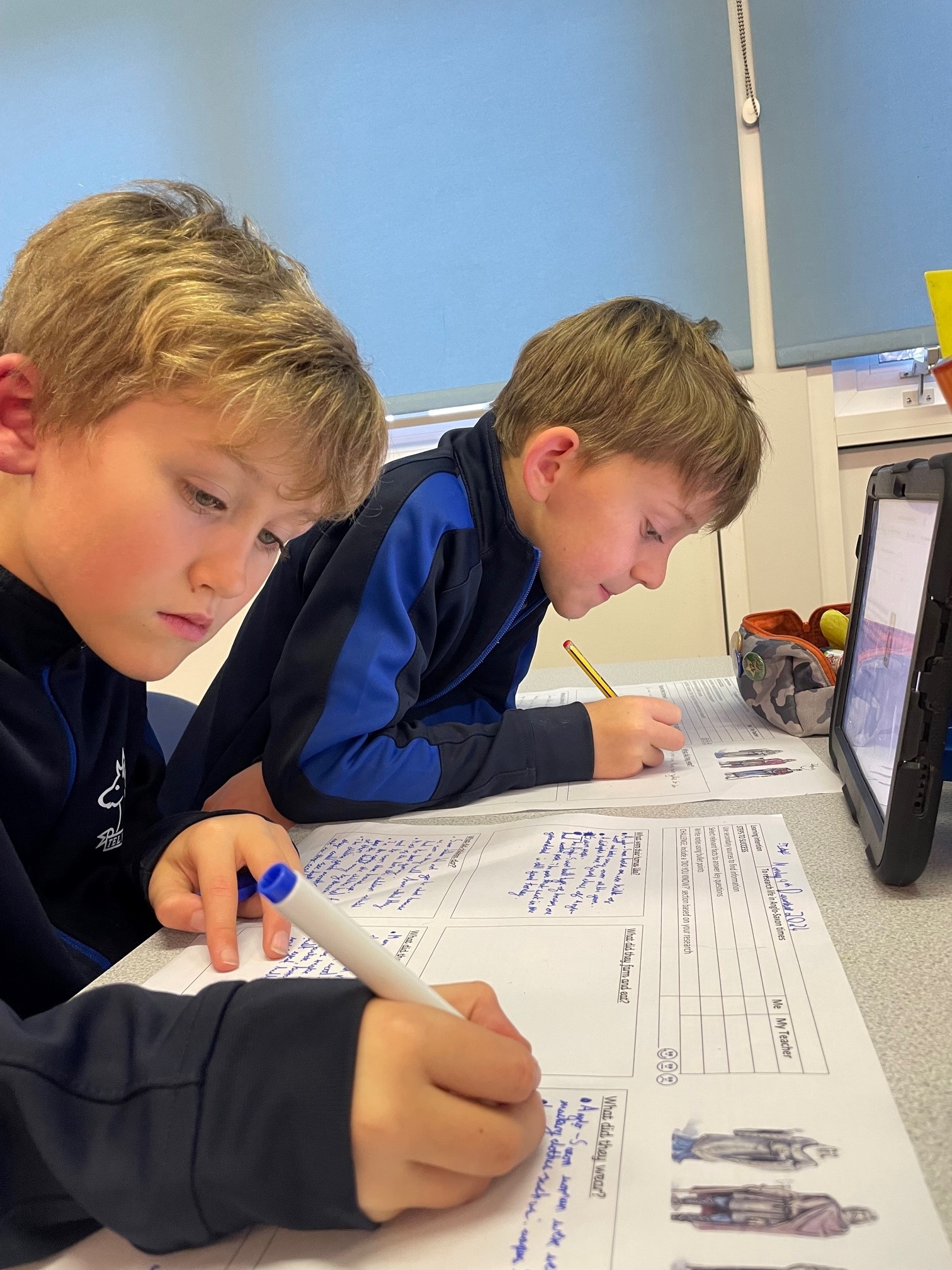 Children's writing lesson supported by IT