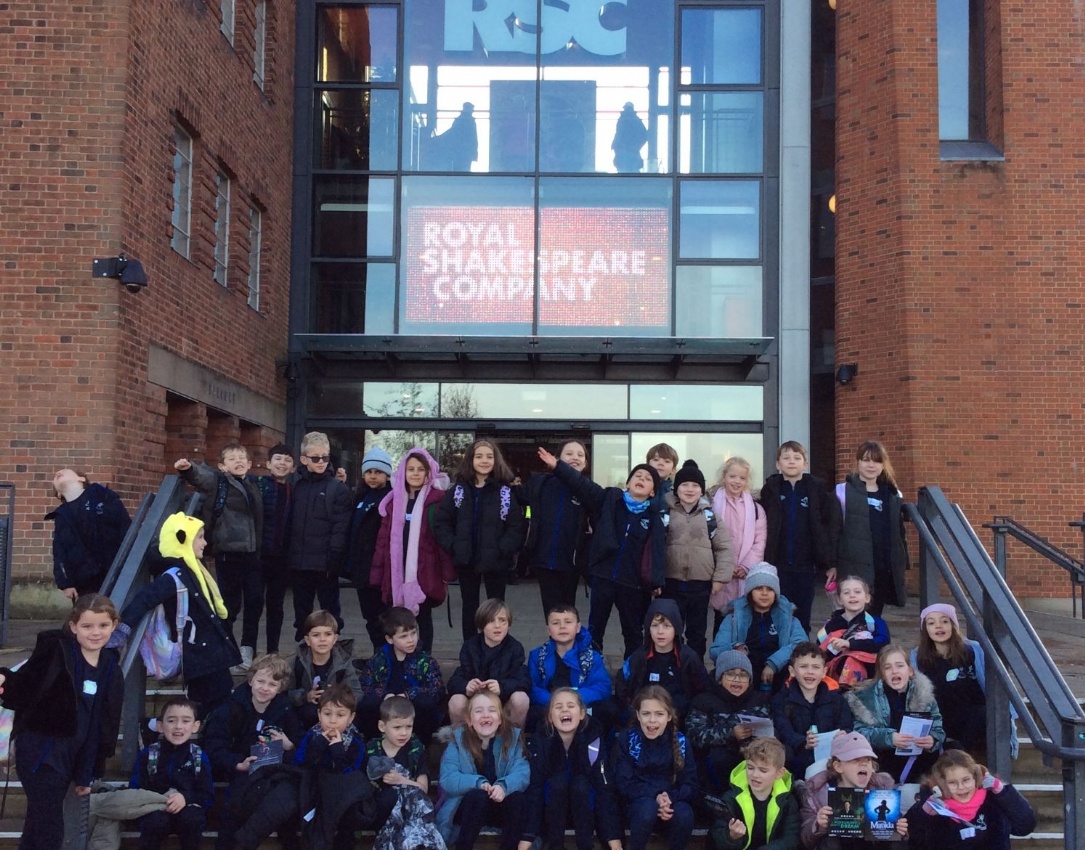 Picture of Y3 children outside RSC theatre.